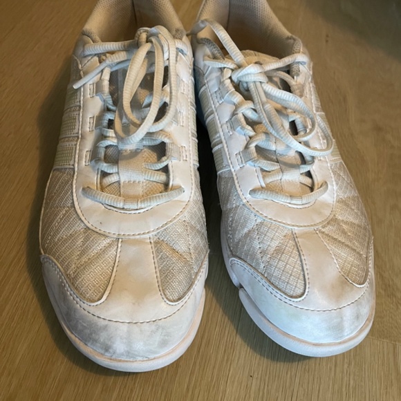 Adidas Women’s Triple Cheer Shoes - Picture 3 of 9